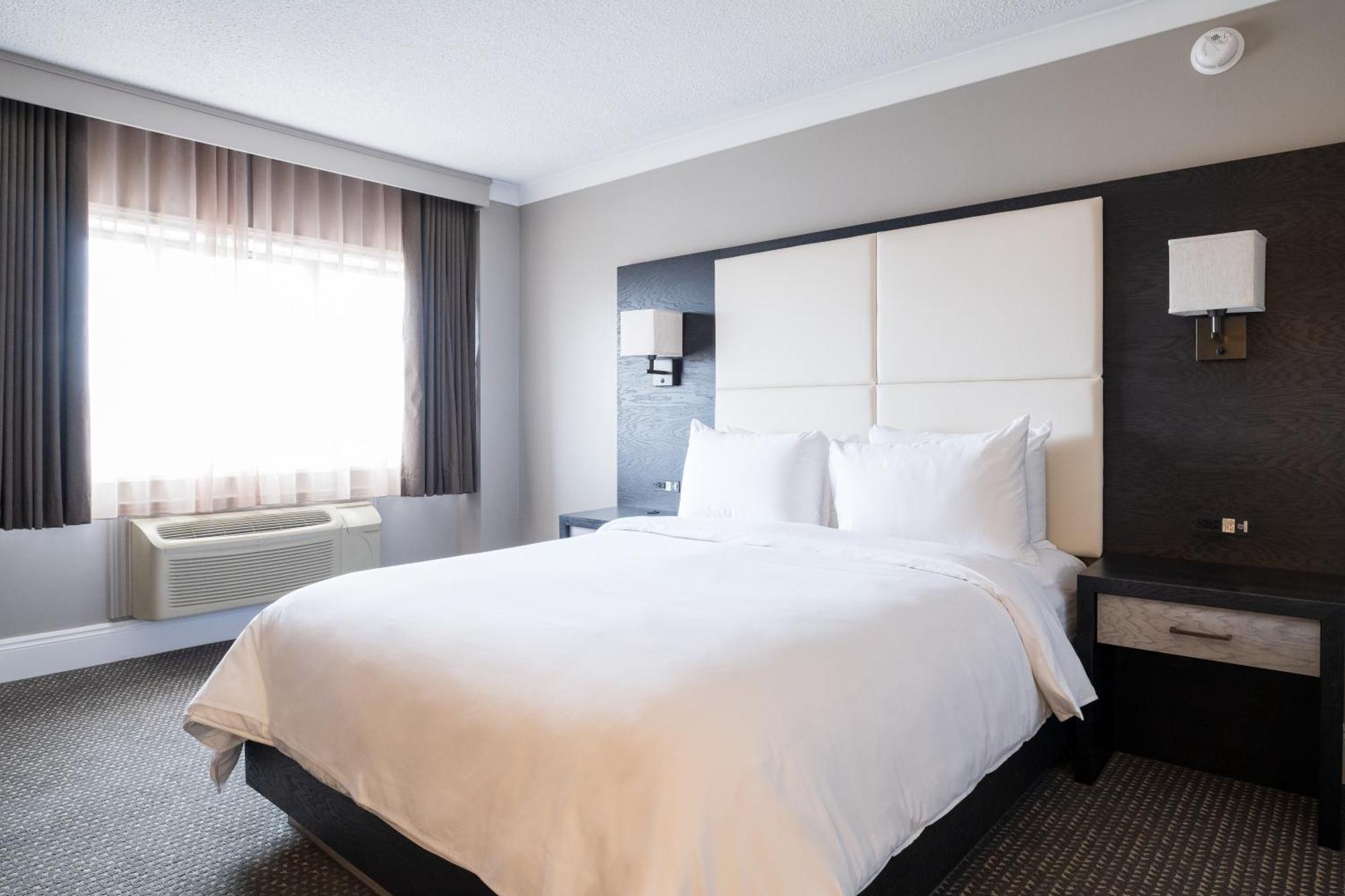 Crowne Plaza Hotel Moncton Downtown By Ihg Zewnętrze zdjęcie
