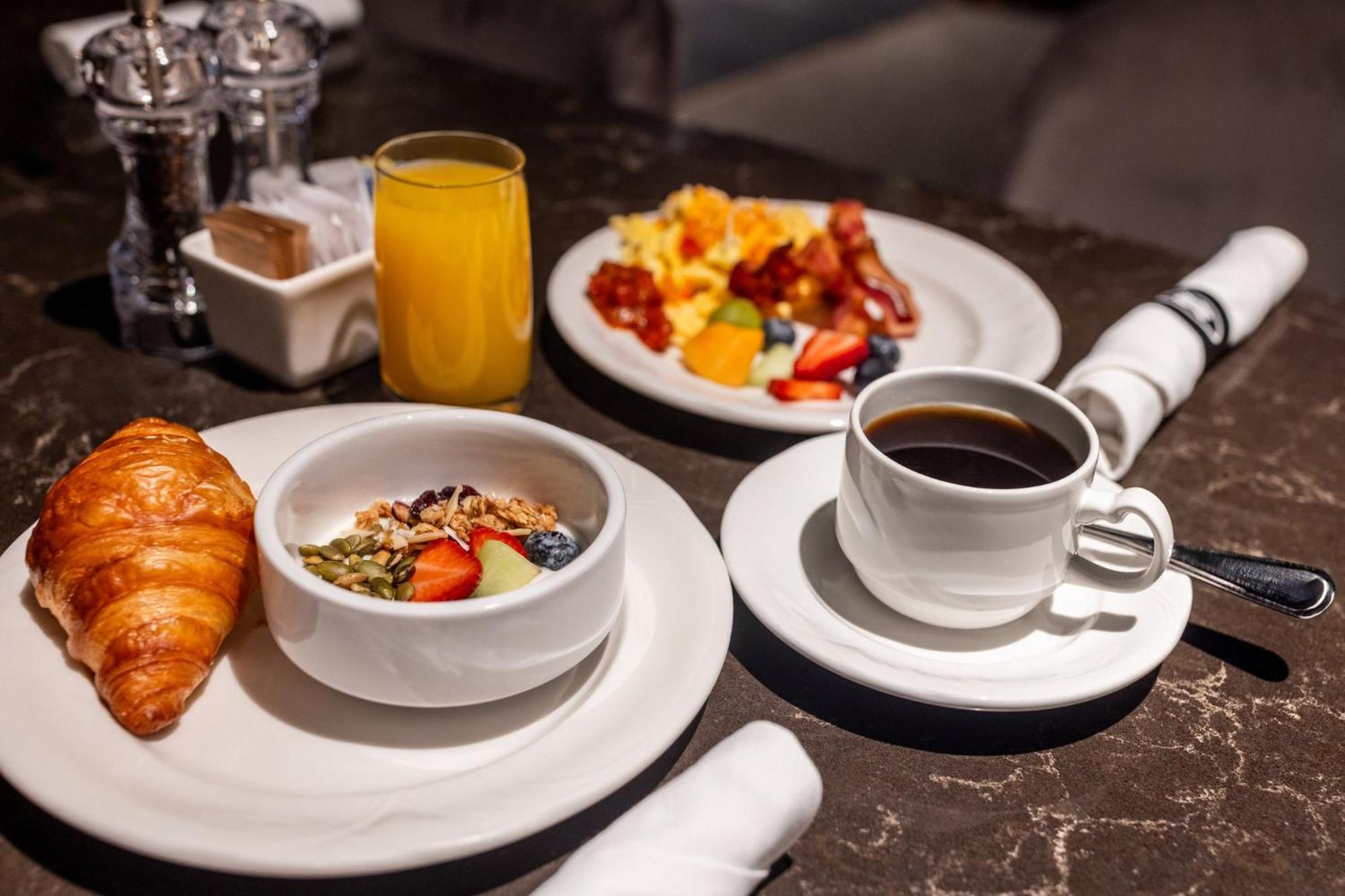 Crowne Plaza Hotel Moncton Downtown By Ihg Zewnętrze zdjęcie